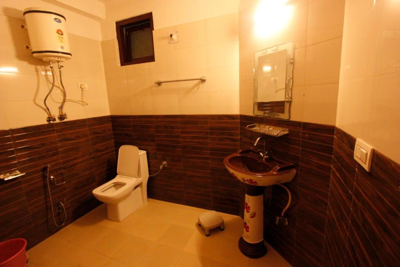 Banjār Tirthan Crest Homestay المظهر الخارجي الصورة