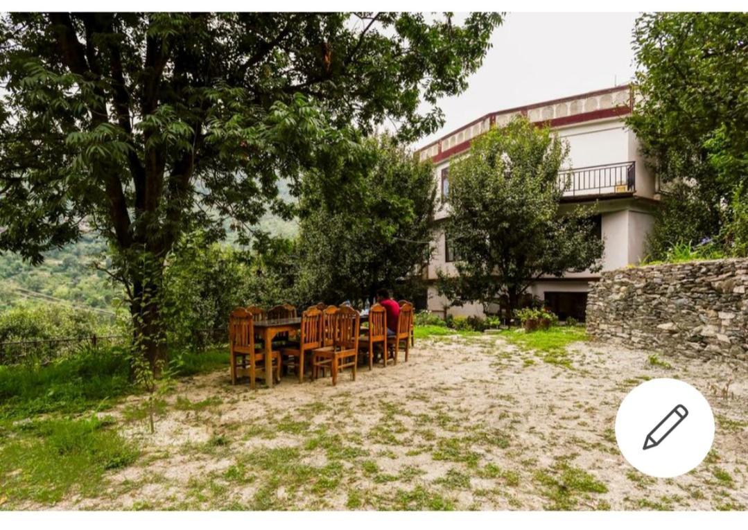Banjār Tirthan Crest Homestay المظهر الخارجي الصورة