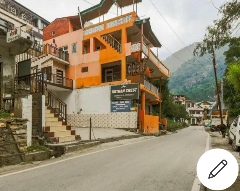 Banjār Tirthan Crest Homestay المظهر الخارجي الصورة