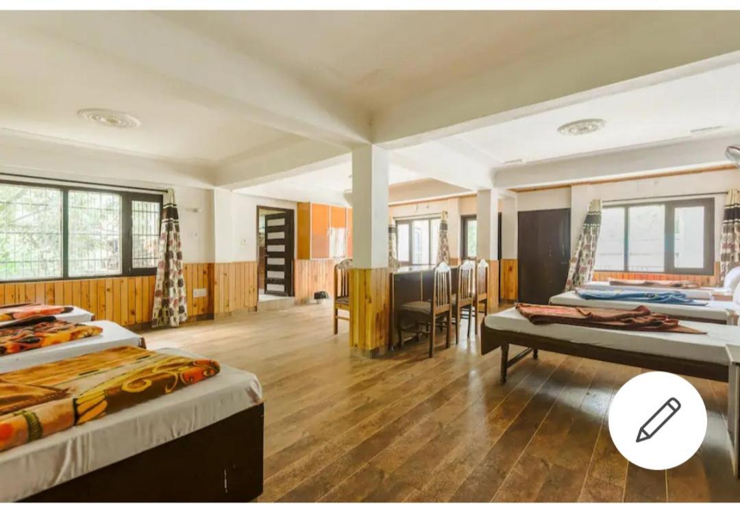 Banjār Tirthan Crest Homestay المظهر الخارجي الصورة