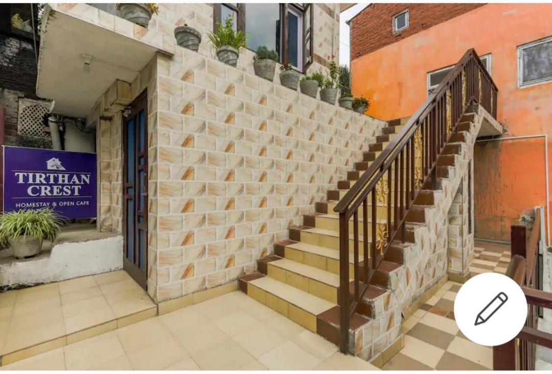 Banjār Tirthan Crest Homestay المظهر الخارجي الصورة