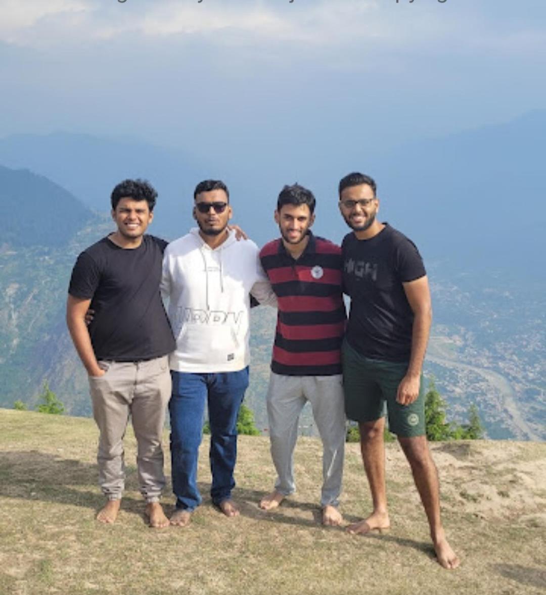 Banjār Tirthan Crest Homestay المظهر الخارجي الصورة