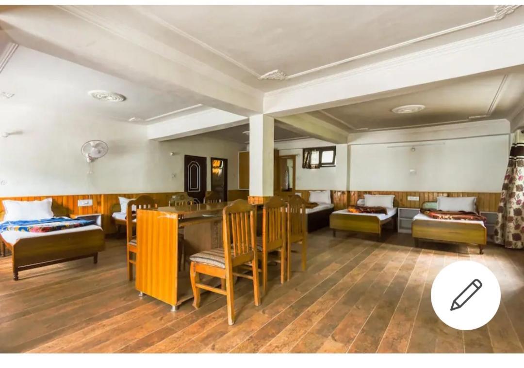 Banjār Tirthan Crest Homestay المظهر الخارجي الصورة