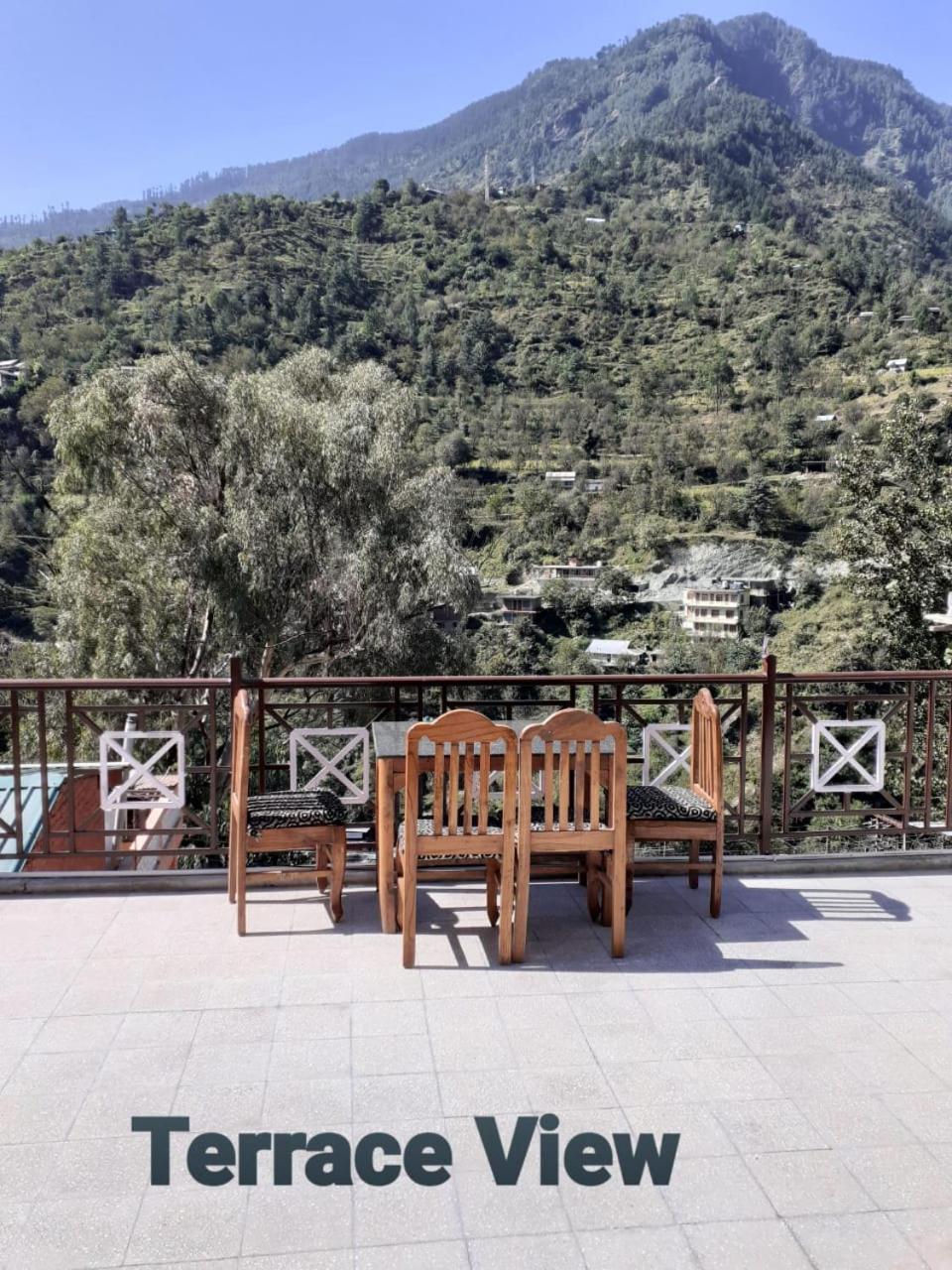 Banjār Tirthan Crest Homestay المظهر الخارجي الصورة