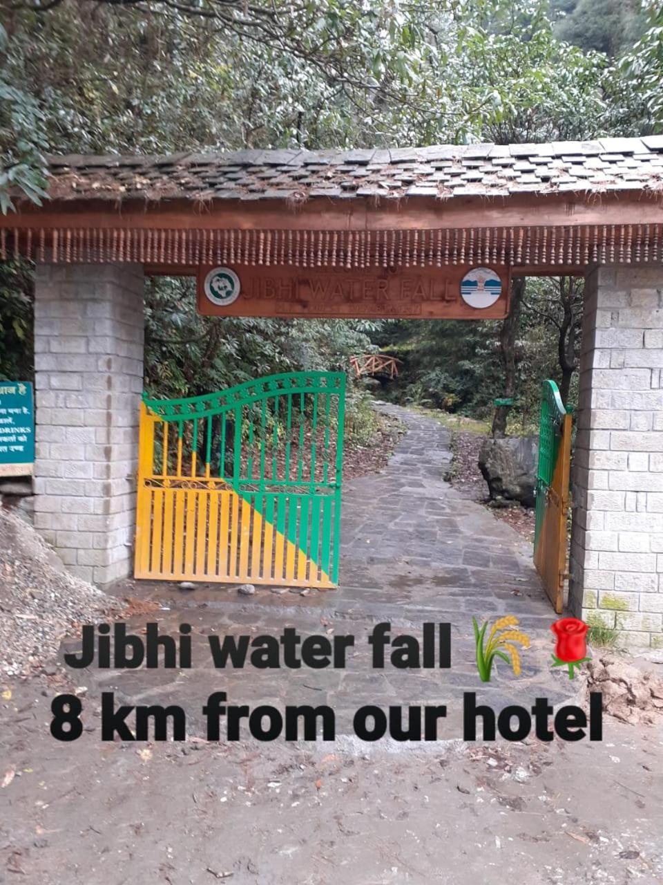 Banjār Tirthan Crest Homestay المظهر الخارجي الصورة